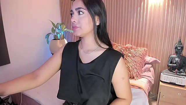 Snapshot of AMELIE_xx chatting on 11-25-25, 02:11 AMELIE xx online show from 11-25-25, 02:11