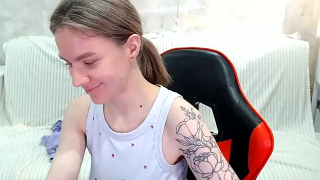 Snapshot of Mila_Jon chatting on 10-09-25, 06:00 Mila Jon online show from 10-09-25, 06:00