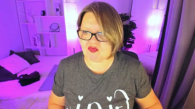 Shannonshine online show from 03-26-26, 01:06