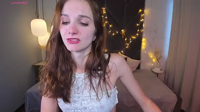 Snapshot of MirandaGlow chatting on 01-05-25, 08:43 MirandaGlow online show from 01-05-25, 08:43