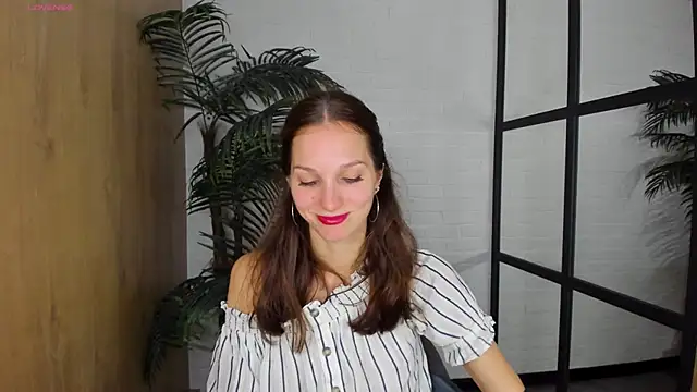 Snapshot of MirandaGlow chatting on 09-10-25, 05:51 MirandaGlow online show from 09-10-25, 05:51