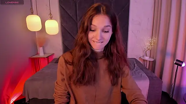 Snapshot of MirandaGlow chatting on 12-14-25, 05:46 MirandaGlow online show from 12-14-25, 05:46