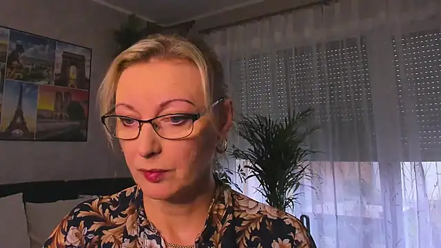 vanessa chat online show from 10-17-25, 06:27