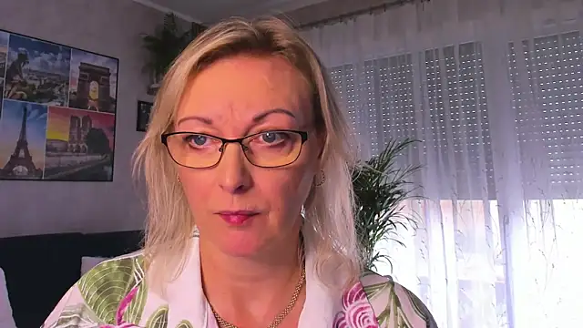 vanessa chat online show from 10-22-25, 01:22