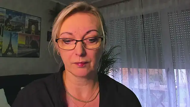 vanessa chat online show from 10-24-25, 06:21