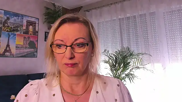 Snapshot of vanessa_chat chatting on 04-08-26, 01:33 vanessa chat online show from 04-08-26, 01:33