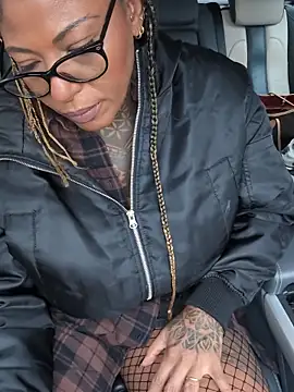 Snapshot of DarkDea chatting on 11-11-25, 12:27 DarkDea online show from 11-11-25, 12:27