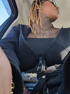 Snapshot of DarkDea chatting on 11-13-25, 11:09 DarkDea online show from 11-13-25, 11:09