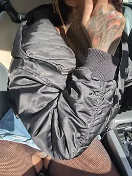 Snapshot of DarkDea chatting on 11-15-25, 12:13 DarkDea online show from 11-15-25, 12:13