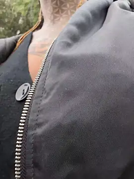 Snapshot of DarkDea chatting on 11-18-25, 12:31 DarkDea online show from 11-18-25, 12:31