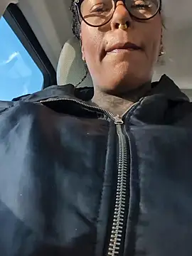 Snapshot of DarkDea chatting on 11-20-25, 01:22 DarkDea online show from 11-20-25, 01:22