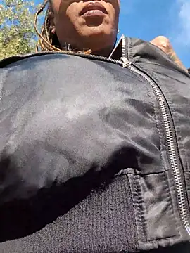 Snapshot of DarkDea chatting on 11-28-25, 11:35 DarkDea online show from 11-28-25, 11:35