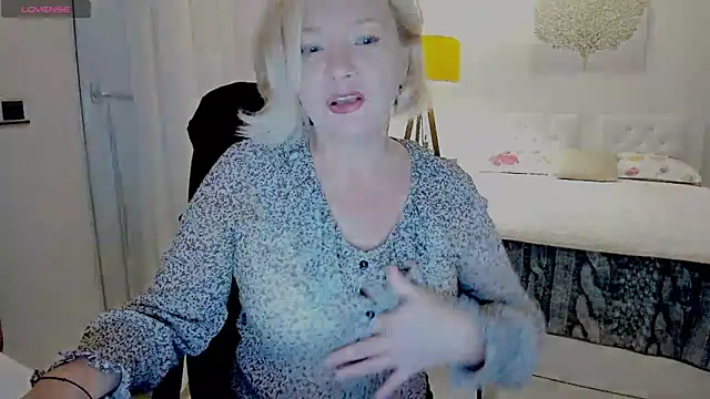 Snapshot of Colette__1977 chatting on 11-06-25, 05:58 Colette 1977 online show from 11-06-25, 05:58