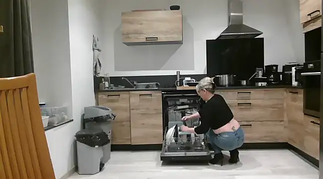 Snapshot of lilie69 chatting on 02-13-25, 06:05 lilie69 online show from 02-13-25, 06:05