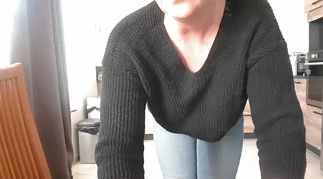 Snapshot of lilie69 chatting on 02-14-25, 11:53 lilie69 online show from 02-14-25, 11:53