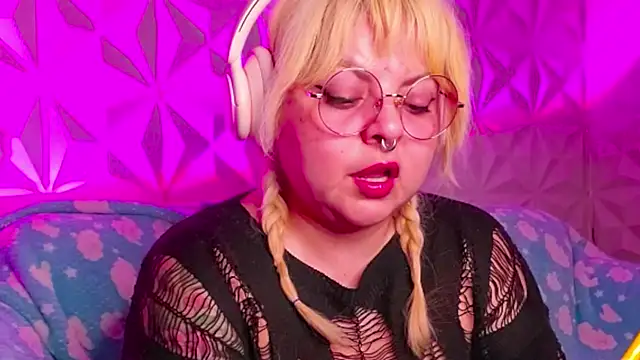 Satyn doll online show from 10-17-25, 11:07