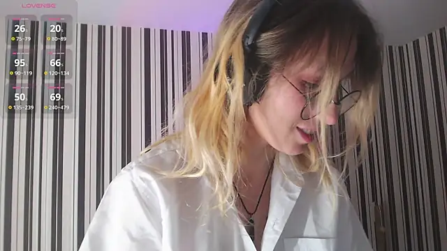 Snapshot of _Hanna_Moon_ chatting on 12-09-24, 10:43 Hanna Moon online show from 12-09-24, 10:43