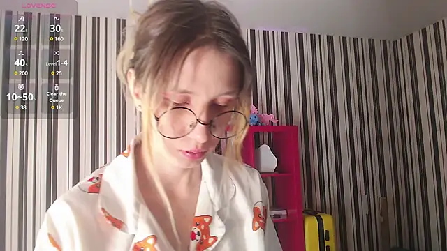 Snapshot of _Hanna_Moon_ chatting on 12-13-24, 09:02 Hanna Moon online show from 12-13-24, 09:02