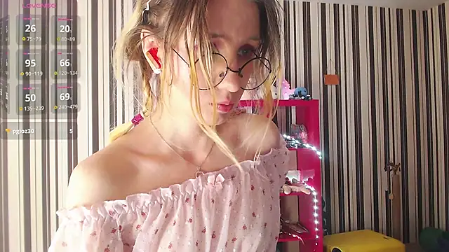 Snapshot of _Hanna_Moon_ chatting on 01-11-25, 09:15 Hanna Moon online show from 01-11-25, 09:15