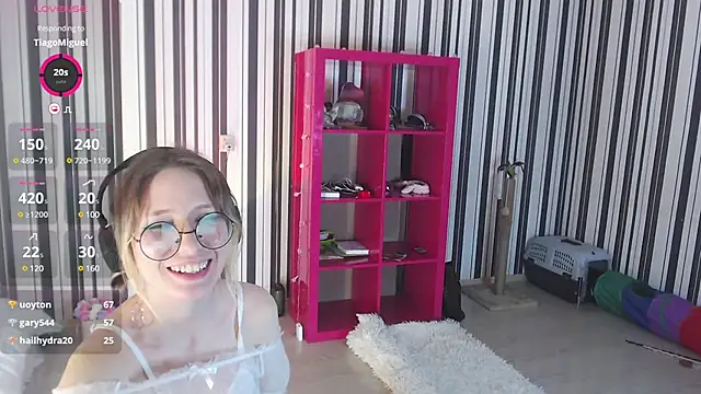 Snapshot of _Hanna_Moon_ chatting on 01-27-25, 11:22 Hanna Moon online show from 01-27-25, 11:22