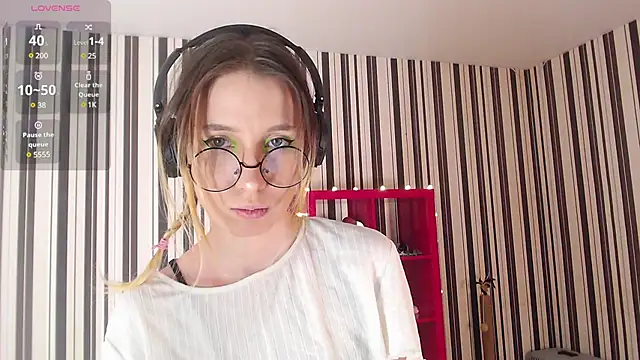 Snapshot of _Hanna_Moon_ chatting on 02-07-25, 06:56 Hanna Moon online show from 02-07-25, 06:56