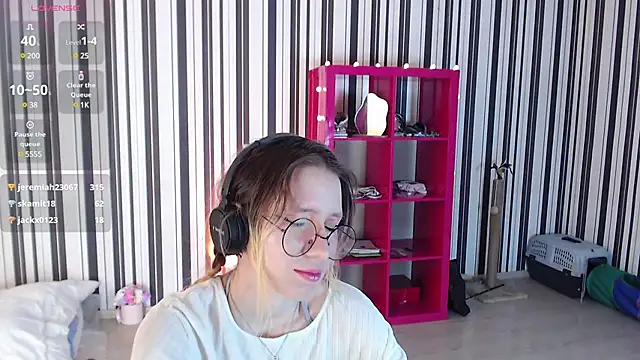 Snapshot of _Hanna_Moon_ chatting on 02-08-25, 10:18 Hanna Moon online show from 02-08-25, 10:18