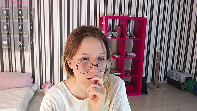 Snapshot of _Hanna_Moon_ chatting on 02-12-25, 08:06 Hanna Moon online show from 02-12-25, 08:06