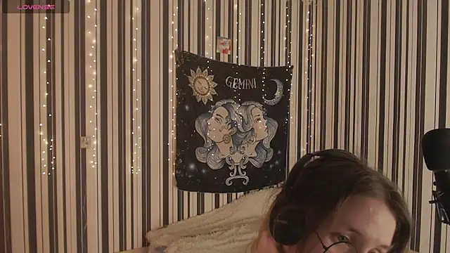 Snapshot of _Hanna_Moon_ chatting on 10-07-25, 06:27 Hanna Moon online show from 10-07-25, 06:27