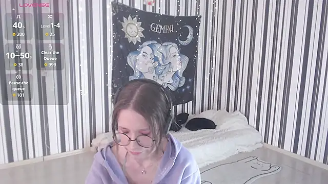 Snapshot of _Hanna_Moon_ chatting on 10-18-25, 09:21 Hanna Moon online show from 10-18-25, 09:21