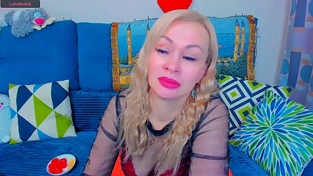 EllenMoore online show from 12-18-24, 02:42