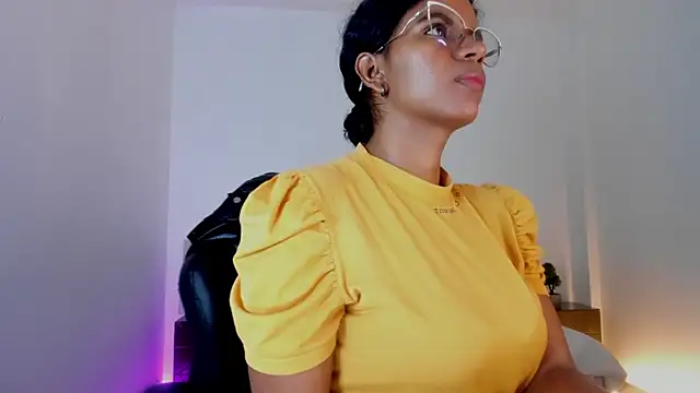 Ellie Alves online show from 03-18-25, 01:20
