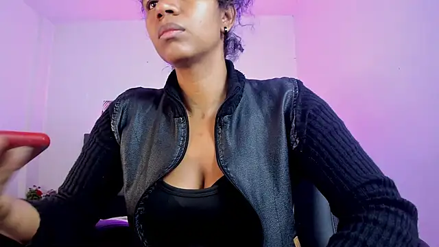 Ellie Alves online show from 10-13-25, 02:06