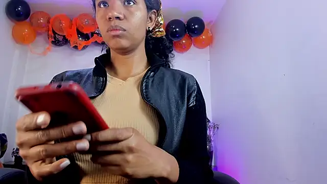 Ellie Alves online show from 11-04-25, 01:21