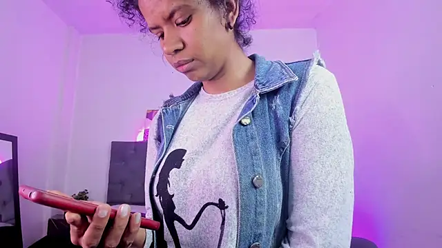 Ellie Alves online show from 11-11-25, 01:33