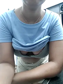 Snapshot of MumbaiMaskGirl chatting on 10-12-25, 03:22 MumbaiMaskGirl online show from 10-12-25, 03:22