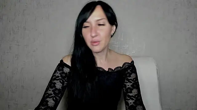 MissGulia online show from 11-14-25, 10:29