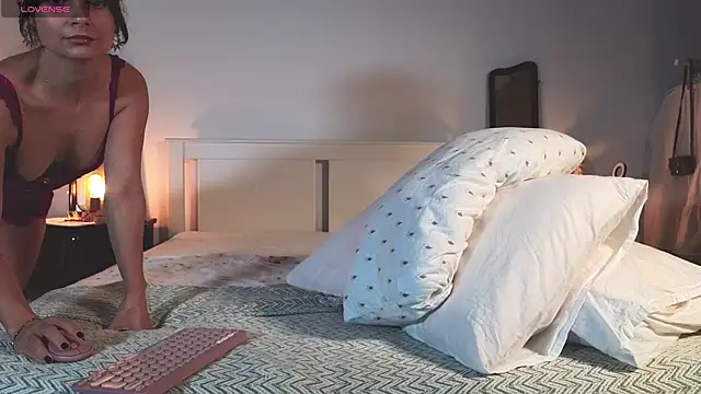 Snapshot of Sellena_love chatting on 10-23-25, 10:08 Sellena love online show from 10-23-25, 10:08