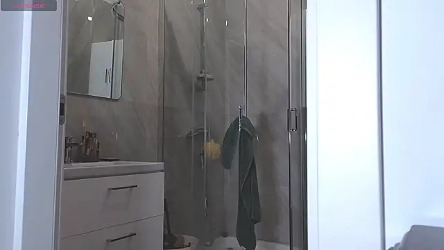 Snapshot of Sellena_love chatting on 10-28-25, 01:31 Sellena love online show from 10-28-25, 01:31