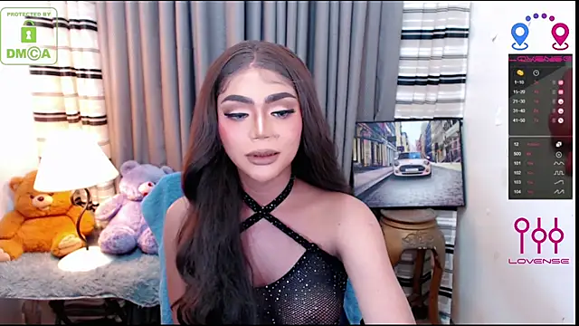 Fantacyoflove online show from 10-20-25, 04:35