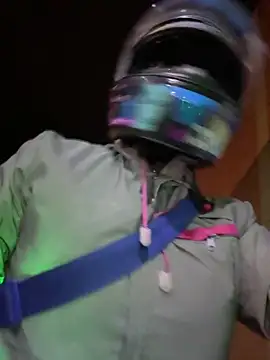 Snapshot of vaneelee chatting on 11-16-25, 03:01 vaneelee online show from 11-16-25, 03:01