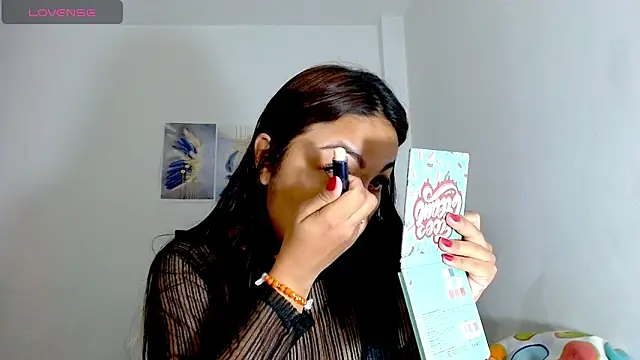 Snapshot of Kylie_loveee chatting on 11-29-25, 01:58 Kylie loveee online show from 11-29-25, 01:58