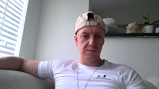 Snapshot of ploki2180 chatting on 10-26-25, 12:33 ploki2180 online show from 10-26-25, 12:33