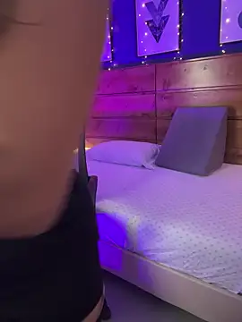 Snapshot of mahia_queen chatting on 03-28-26, 02:33 mahia queen online show from 03-28-26, 02:33