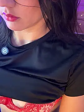 Snapshot of mahia_queen chatting on 04-14-26, 11:38 mahia queen online show from 04-14-26, 11:38