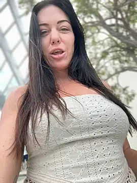 LilliThelo online show from 10-22-25, 04:35