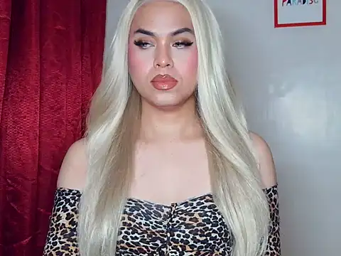 Snapshot of MistressLuna1 chatting on 11-16-25, 08:47 MistressLuna1 online show from 11-16-25, 08:47