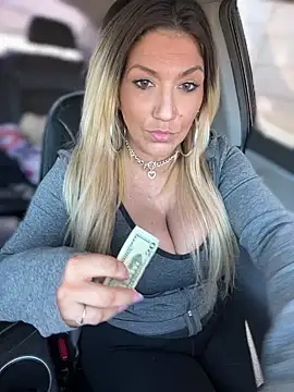 LittleMissEeve online show from 01-27-25, 05:37