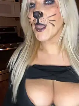 LittleMissEeve online show from 10-25-25, 10:59