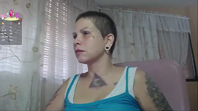 Snapshot of moon_cat85 chatting on 09-13-25, 04:51 moon cat85 online show from 09-13-25, 04:51