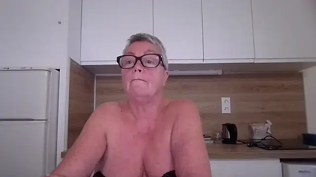 GrannyChrissy68 online show from 09-21-25, 07:37
